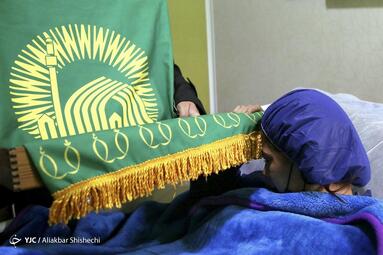 عیادت خدام آستان قدس رضوی از مجروحین حادثه تروریستی کرمان