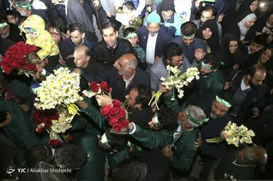 گلباران حرم مطهر رضوی (ع) در شب میلاد جوادالائمه (ع)
