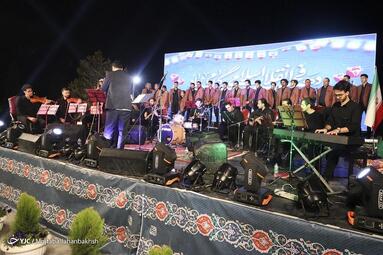 مراسم نور افشانی و جشن پیروزی انقلاب اسلامی در اصفهان