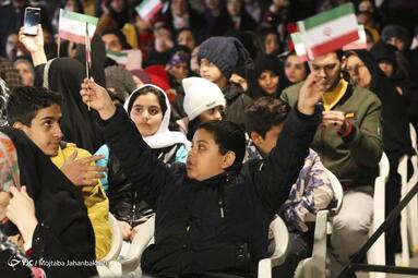 مراسم نور افشانی و جشن پیروزی انقلاب اسلامی در اصفهان
