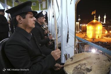 آیین نقاره‌زنی حرم رضوی به مناسبت شب میلاد امام سجاد (ع)