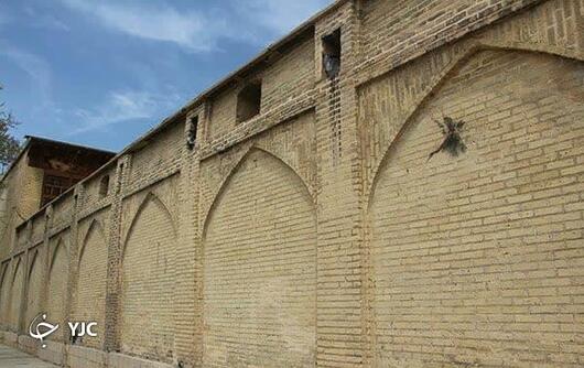 آثار ترقه زنی بر روی دیوارهای خانه تاریخی زینت الملک در شیراز 