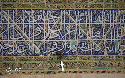 کاشی کاری های ورودی مدرسه صفوی خان در شیراز 
