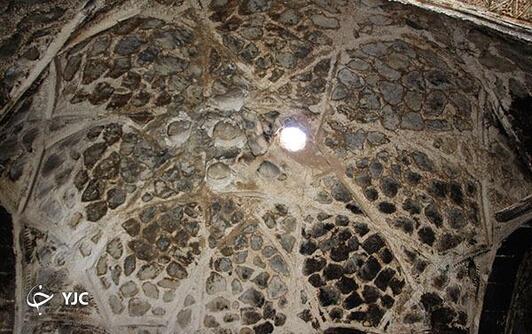 سقف بنای تاریخی چهارصفه 