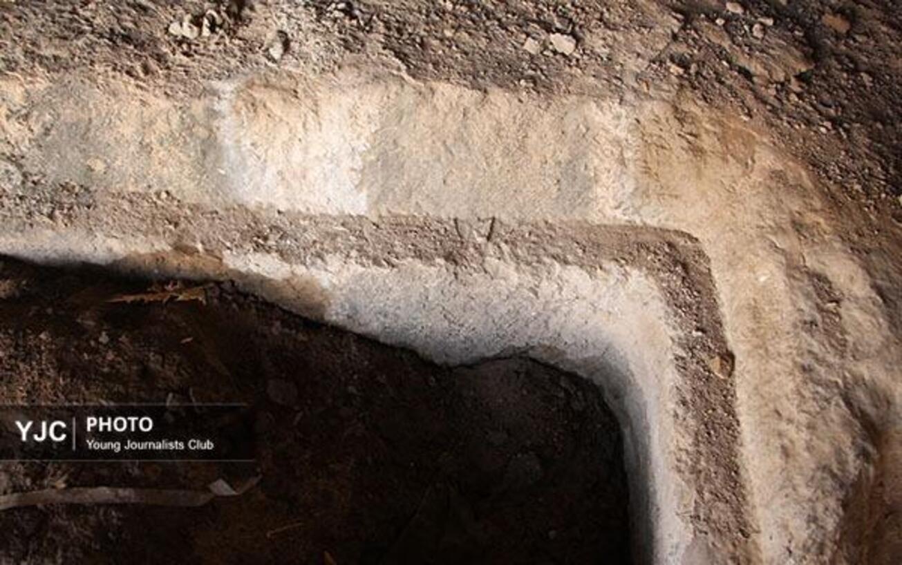 به گفته باستان شناسان و کارشناسان میراث فرهنگی، از روی شیوه تراش سنگ ها و جای ابزارآلات به کار رفته و تیشه ها  در گوردخمه می توان آن را به دوره هخامنشی نسبت داد