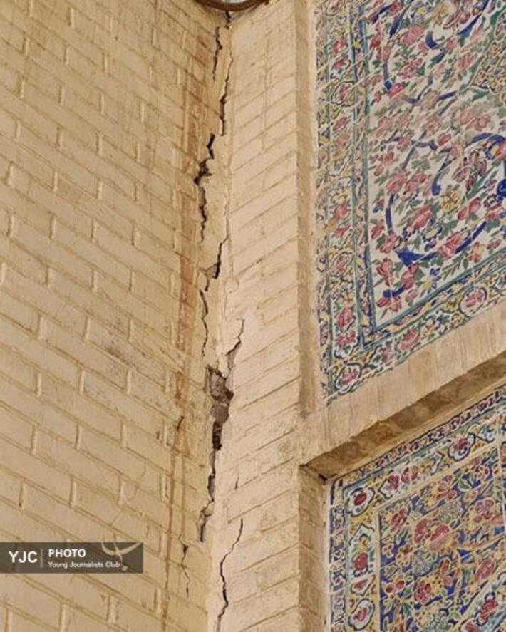 ترک ها بر روی دیوارهای مسجد تاریخی مشیر 