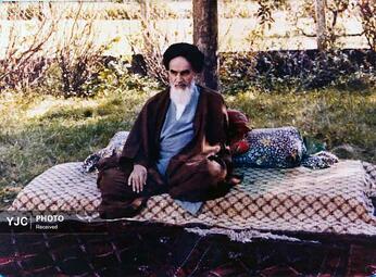 عکس حضرت امام خمینی (ره) در نوفل لوشاتو پاریس