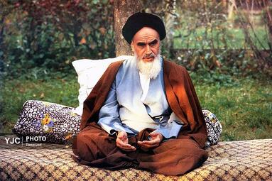 عکس حضرت امام خمینی (ره) در نوفل لوشاتو پاریس