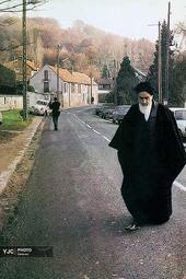 عکس حضرت امام خمینی (ره) در نوفل لوشاتو پاریس