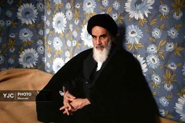 عکس حضرت امام خمینی (ره) در نوفل لوشاتو پاریس