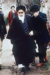 عکس حضرت امام خمینی (ره) در نوفل لوشاتو پاریس