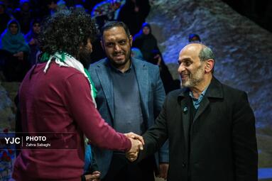بازدید رئیس رسانه ملی از پشت صحنه برنامه «جبهه»