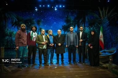 بازدید رئیس رسانه ملی از پشت صحنه برنامه «جبهه»