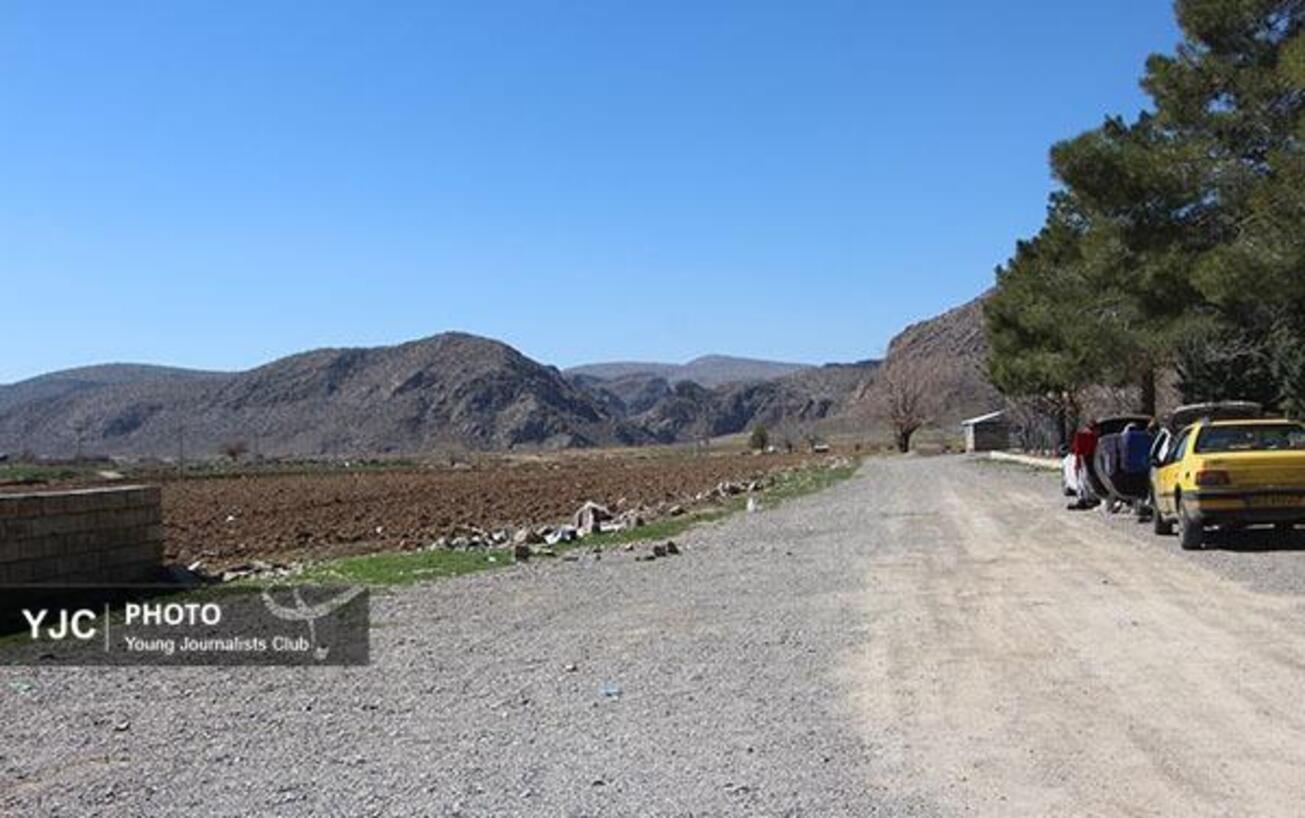 بخشی از گورستان مادرسلیمان که زمین های کشاورزی است 