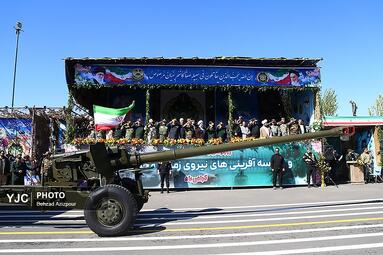 همزمان با ۲۹ فروردین روز ارتش جمهوری اسلامی ایران صبح جمعه  (۲۹ فروردین ۱۴۰۴) با حضور نماینده ولی فقیه، استاندار و فرماندهان نیروهای مسلح استان در تبریز برگزار شد