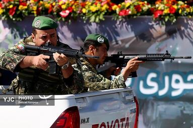 همزمان با ۲۹ فروردین روز ارتش جمهوری اسلامی ایران صبح جمعه  (۲۹ فروردین ۱۴۰۴) با حضور نماینده ولی فقیه، استاندار و فرماندهان نیروهای مسلح استان در تبریز برگزار شد