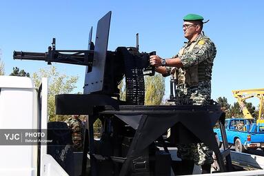 همزمان با ۲۹ فروردین روز ارتش جمهوری اسلامی ایران صبح جمعه  (۲۹ فروردین ۱۴۰۴) با حضور نماینده ولی فقیه، استاندار و فرماندهان نیروهای مسلح استان در تبریز برگزار شد