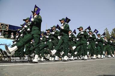 به مناسبت ۲۹ فروردین روز ارتش، نیرو‌های مسلح مستقر در کرمان با برپایی مراسم رژه توان رزمی خود را به نمایش گذاشتند
