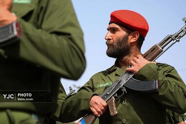 به مناسبت ۲۹ فروردین روز ارتش، نیرو‌های مسلح مستقر در کرمان با برپایی مراسم رژه توان رزمی خود را به نمایش گذاشتند