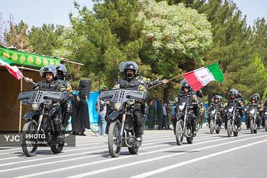 به مناسبت ۲۹ فروردین روز ارتش، نیرو‌های مسلح مستقر در کرمان با برپایی مراسم رژه توان رزمی خود را به نمایش گذاشتند