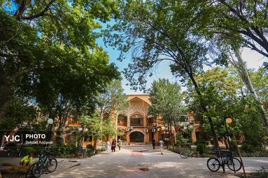 حیاط و کاروانسراهای بازار تبریز