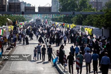 مهمونی ۱۰ کیلومتری غدیر با شعار «ایران ذوالفقار علی»