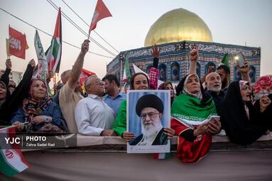 مهمونی ۱۰ کیلومتری غدیر با شعار «ایران ذوالفقار علی»