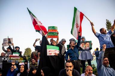 تجمع مردمی در میدان انقلاب اسلامی برای حمایت و قدردانی از نیروهای مسلح