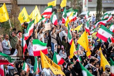 تجمع مردمی در میدان انقلاب اسلامی برای حمایت و قدردانی از نیروهای مسلح