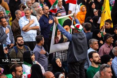 تجمع مردمی در میدان انقلاب اسلامی برای حمایت و قدردانی از نیروهای مسلح