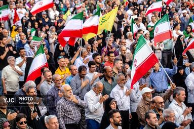 تجمع مردمی در میدان انقلاب اسلامی برای حمایت و قدردانی از نیروهای مسلح