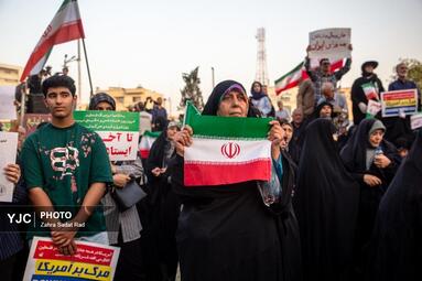 تجمع مردمی در میدان انقلاب اسلامی برای حمایت و قدردانی از نیروهای مسلح