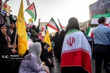 تجمع مردمی در میدان انقلاب اسلامی برای حمایت و قدردانی از نیروهای مسلح