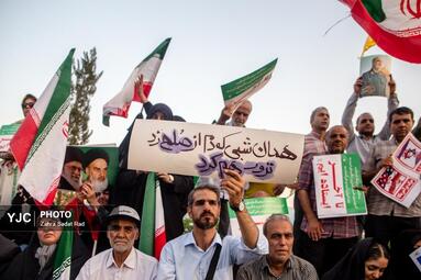 تجمع مردمی در میدان انقلاب اسلامی برای حمایت و قدردانی از نیروهای مسلح
