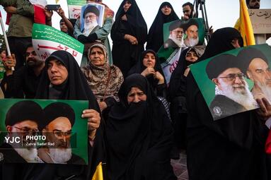 تجمع مردمی در میدان انقلاب اسلامی برای حمایت و قدردانی از نیروهای مسلح
