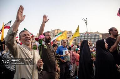 تجمع مردمی در میدان انقلاب اسلامی برای حمایت و قدردانی از نیروهای مسلح