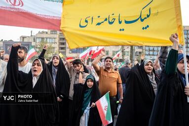 تجمع مردمی در میدان انقلاب اسلامی برای حمایت و قدردانی از نیروهای مسلح
