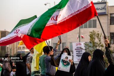 تجمع مردمی در میدان انقلاب اسلامی برای حمایت و قدردانی از نیروهای مسلح
