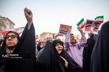 تجمع مردمی در میدان انقلاب اسلامی برای حمایت و قدردانی از نیروهای مسلح