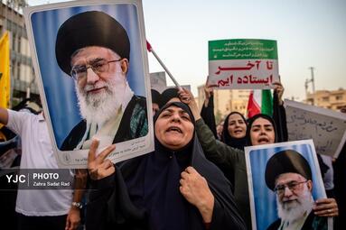 تجمع مردمی در میدان انقلاب اسلامی برای حمایت و قدردانی از نیروهای مسلح