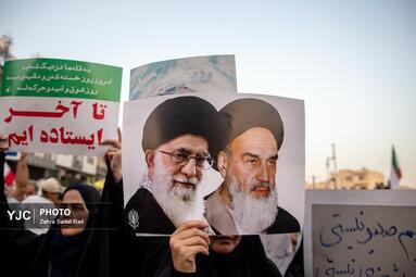 تجمع مردمی در میدان انقلاب اسلامی برای حمایت و قدردانی از نیروهای مسلح