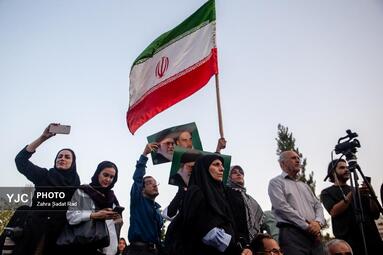 تجمع مردمی در میدان انقلاب اسلامی برای حمایت و قدردانی از نیروهای مسلح