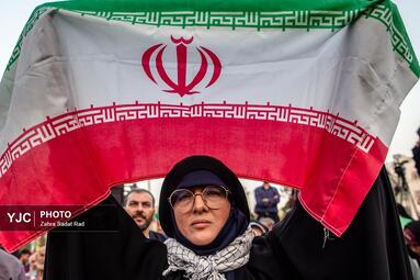 تجمع مردمی در میدان انقلاب اسلامی برای حمایت و قدردانی از نیروهای مسلح