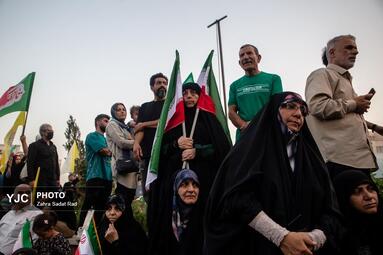 تجمع مردمی در میدان انقلاب اسلامی برای حمایت و قدردانی از نیروهای مسلح