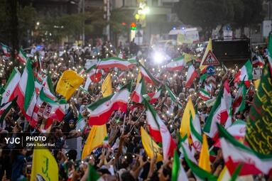تجمع مردمی در میدان انقلاب اسلامی برای حمایت و قدردانی از نیروهای مسلح