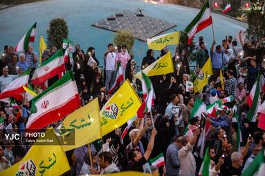 تجمع مردمی در میدان انقلاب اسلامی برای حمایت و قدردانی از نیروهای مسلح