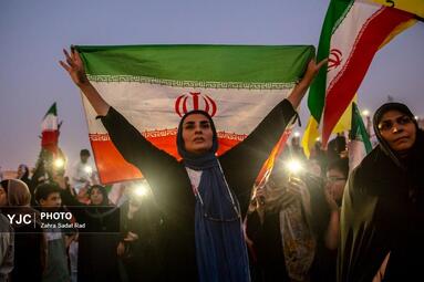 تجمع مردمی در میدان انقلاب اسلامی برای حمایت و قدردانی از نیروهای مسلح