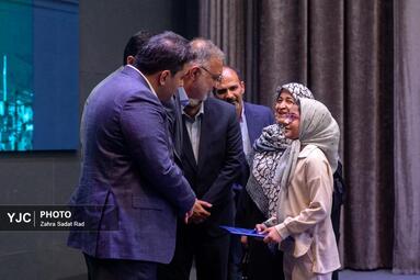 نشست صمیمانه شهردار تهران با اصحاب رسانه