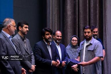 نشست صمیمانه شهردار تهران با اصحاب رسانه