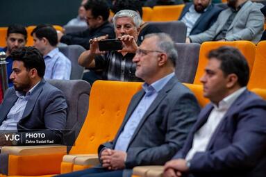 نشست صمیمانه شهردار تهران با اصحاب رسانه